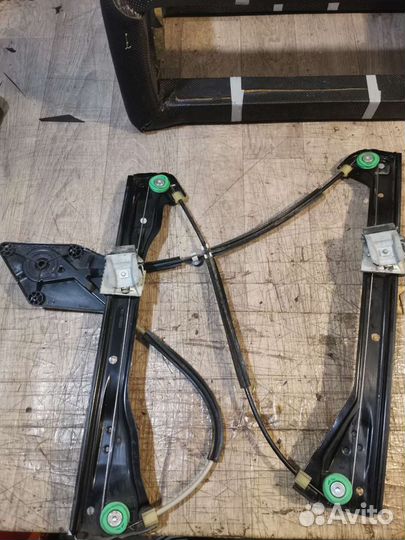 Стеклоподъемника трапеция (моторчик, кнопки) Поло