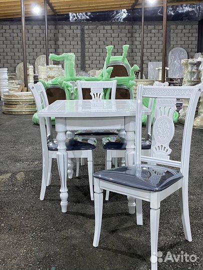 Столы и стулья