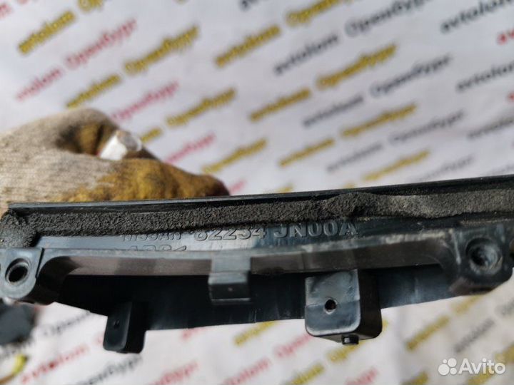 Уголок двери задний правый Nissan Teana J32