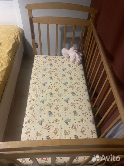 Кроватка для новорожденных с маятником