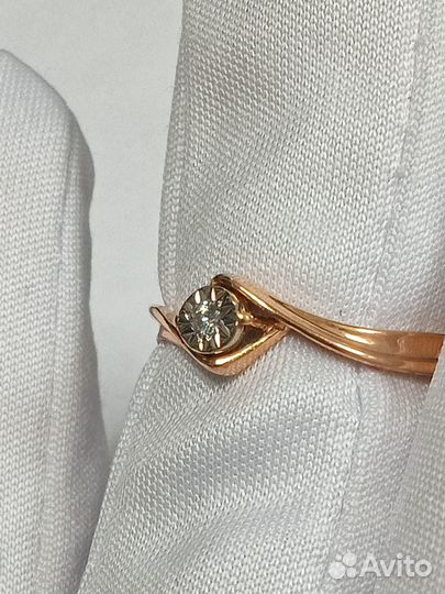 Золотое кольцо с камнем 17р