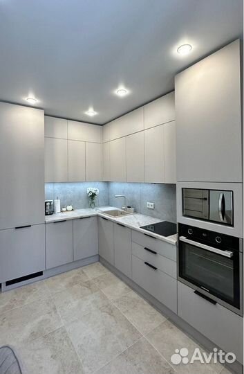 Кухонный гарнитур / Кухни на заказ