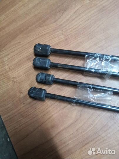 Амортизатор багажника задний Audi Q7