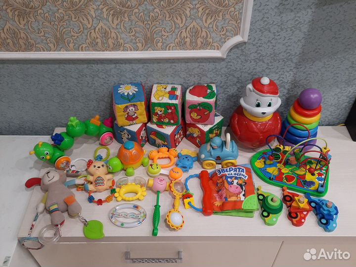Развивающие игрушки для малышей пакетом