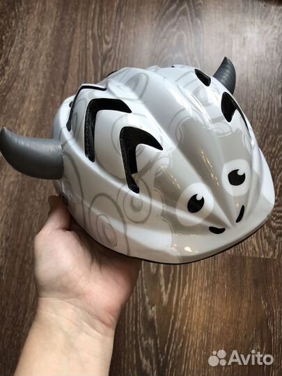Шлем детский и защитный комплект для велосипеда