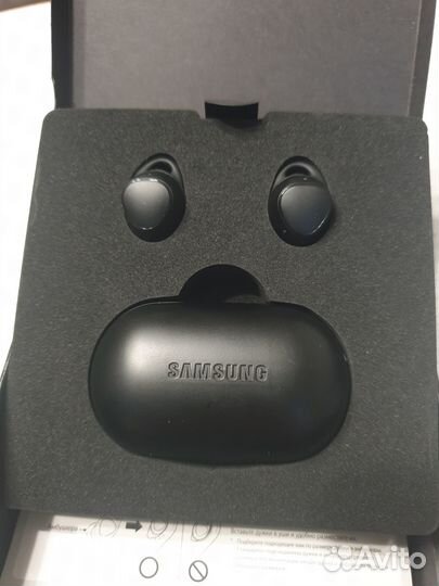 Беспроводные наушники Samsung Gear IconX 2018