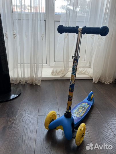 Самокат хот виллс