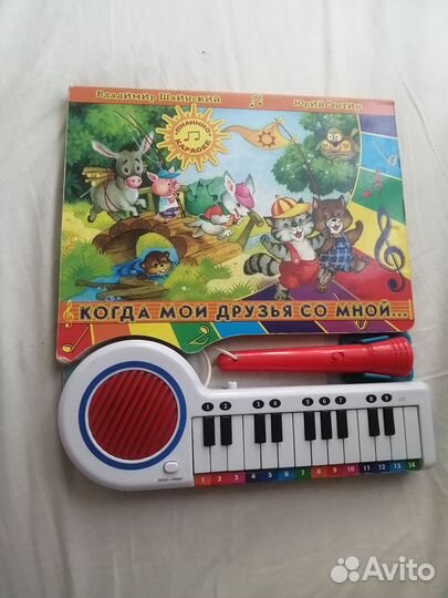 Музыкальная книга, пианино, рабочая