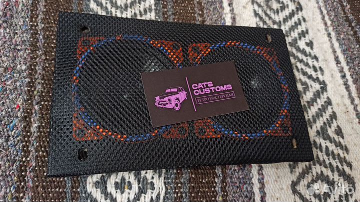 Подиум с динамиками газ