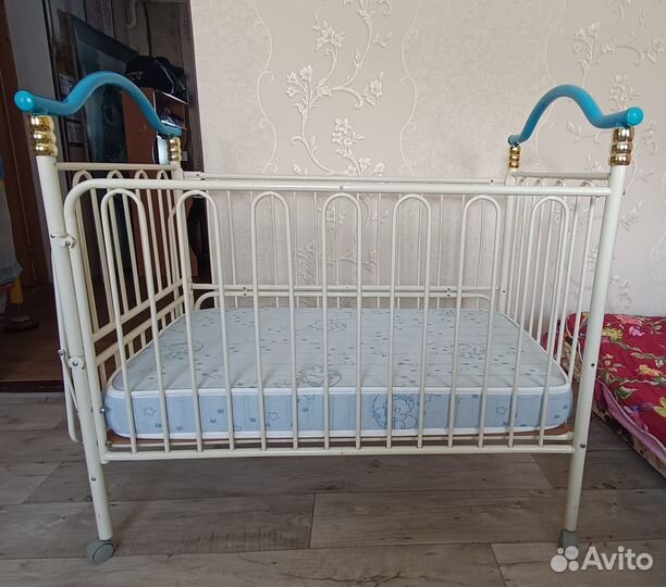 Детская кроватка
