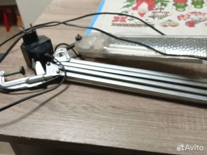 Лампа настольная на пантографе