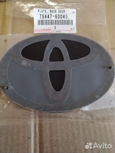 Эмблема LC Prado 150 75447-60040