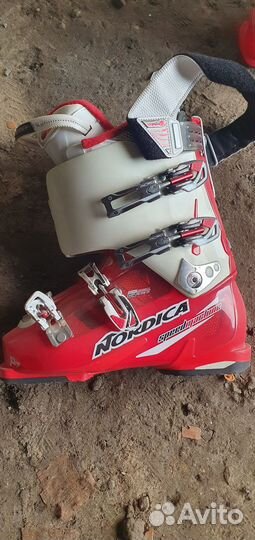 Горнолыжный комплект лыжи с ботинками