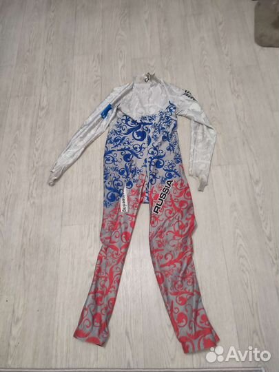 Горнолыжный спусковой комбинезон