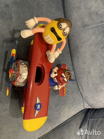 Самолет M&M's