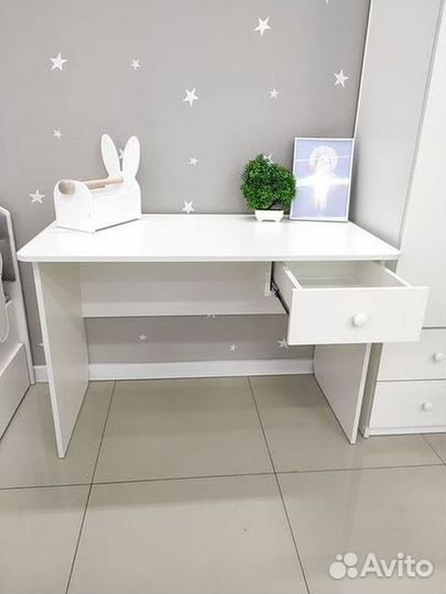 Стол письменный