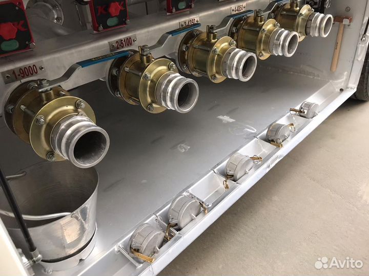 Полуприцеп бензовоз Kassbohrer TANKAUFLIEGER, 2023