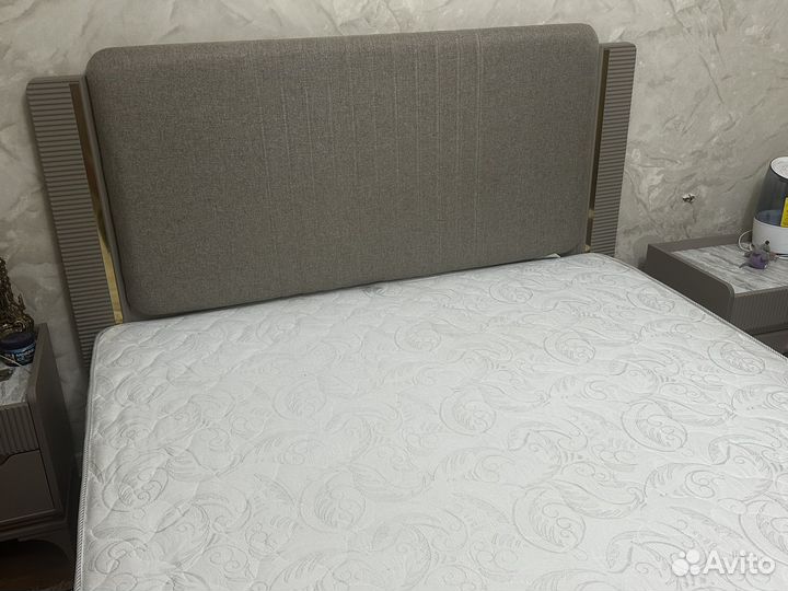 Кровать с матрасом 160 200