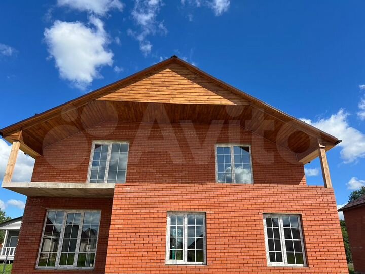 Коттедж 191,2 м² на участке 9,2 сот.