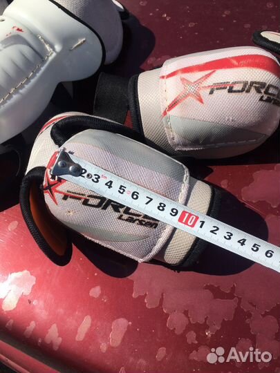 Хоккейный шлем, налокотники и наколенники детские