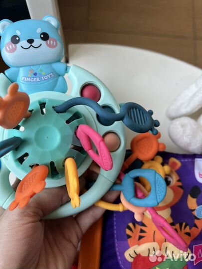Развивающие игрушки для малышей пакетом