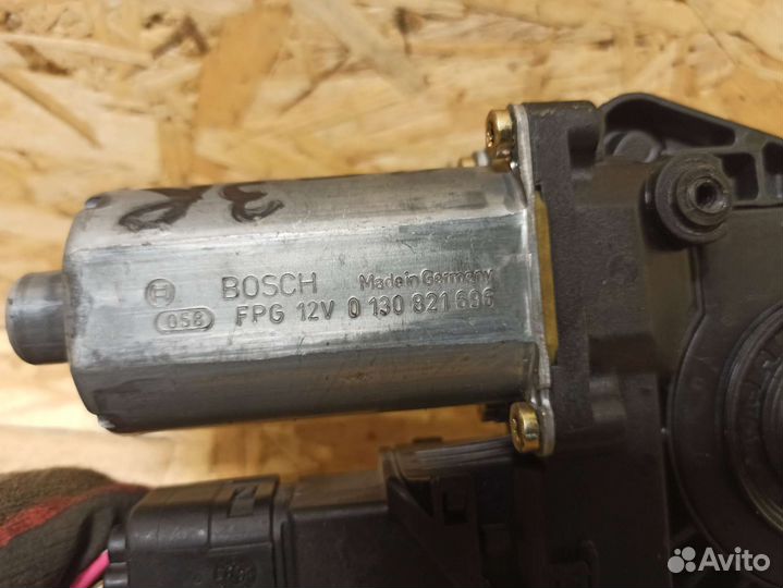 Моторчик подъемника заднего правого Passat B5