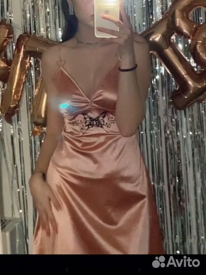 Платье шёлковое розовое на бретелях со стразами