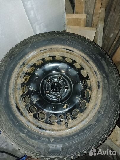 Зимняя резина 205 60 r16 бу с дисками и колпаками