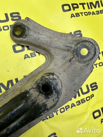 Кронштейн балки двс левый Toyota Voxy