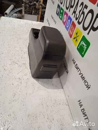 Подлокотник Mitsubishi Lancer