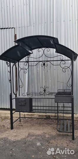 Мангал с крышей