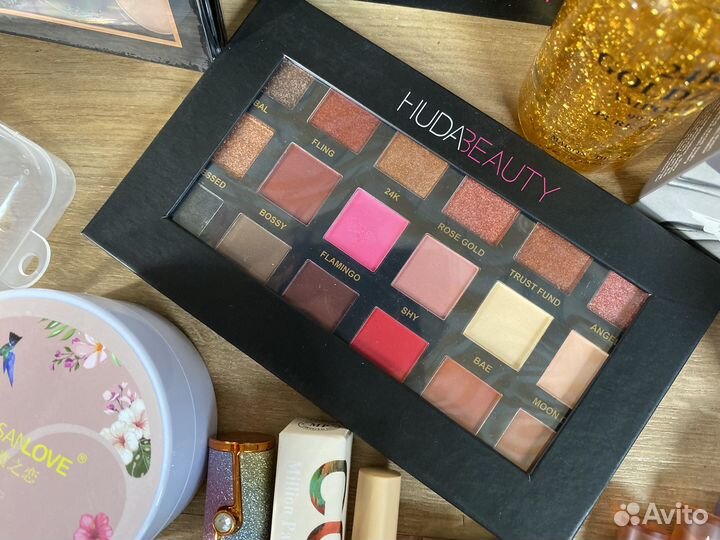 Набор косметики из 30 предметов