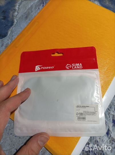 Противоскользящий коврик на панель авто