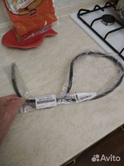 Молдинг лобового стекла toyota RAV4