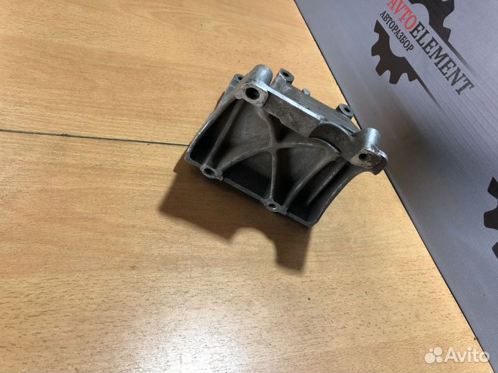 Кронштейн насоса гур Ford Focus 2