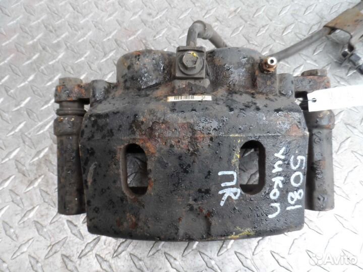 Суппорт передний правый GMC Yukon 2 GMT9