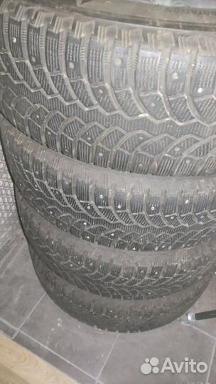Bridgestone Blizzak Spike-01 235/65 R17