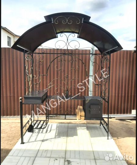 Мангал с крышей