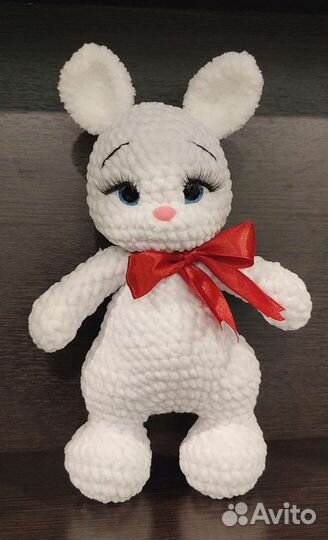 Вязаные игрушки. Зайка. Ручная работа