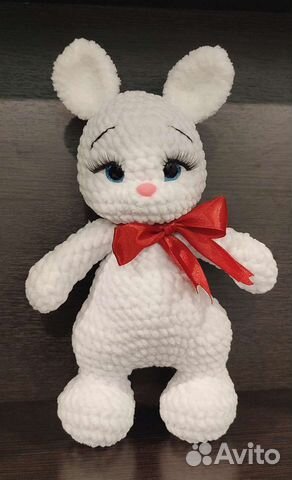 Вязаные игрушки. Зайка. Ручная работа