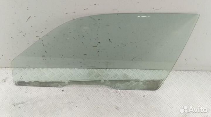 Стекло двери передней левой Toyota Starlet