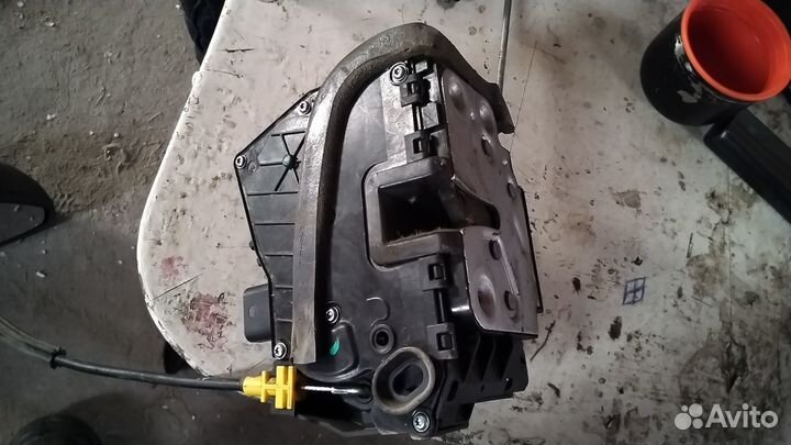 Chevrolet cobalt замок правый передний