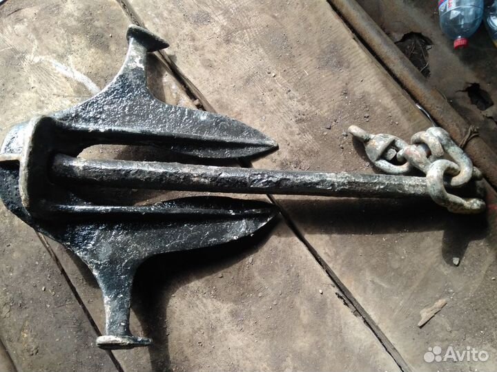 Якоря Матросова,Холла