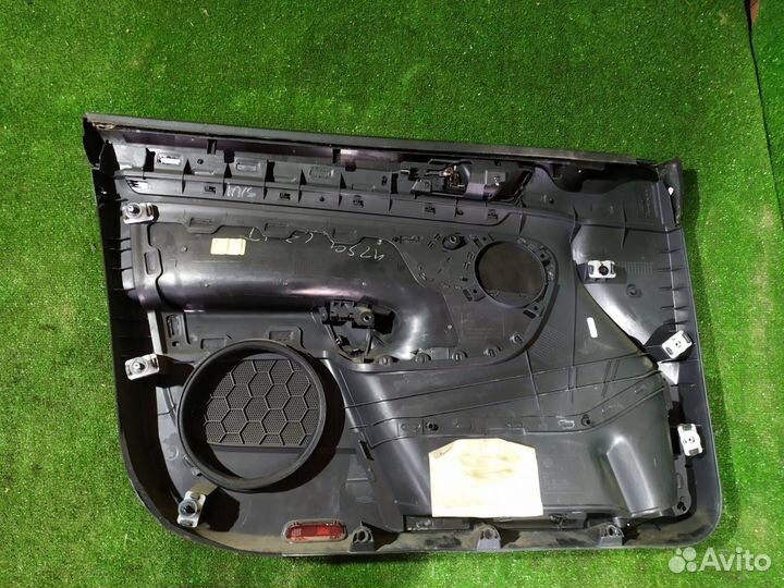 Обшивка двери передняя правая Volkswagen Jetta