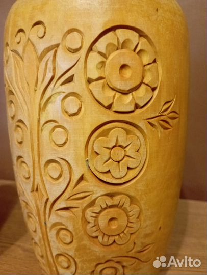 Ваза деревянная резная