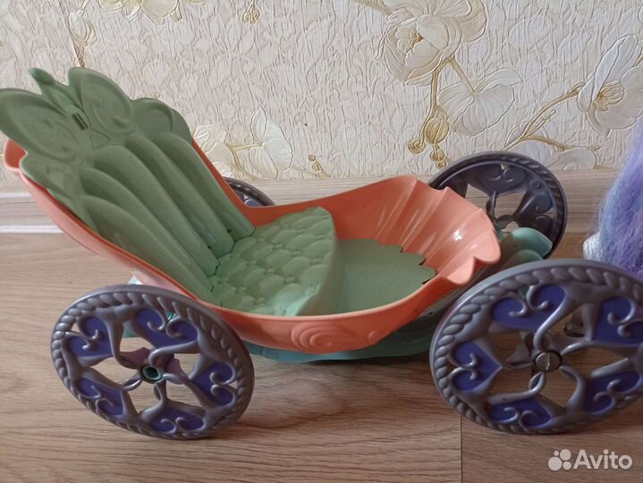 Лошадь пегас с каретой