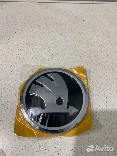 Эмблема Skoda Kodiaq 1 2016 передняя Новая