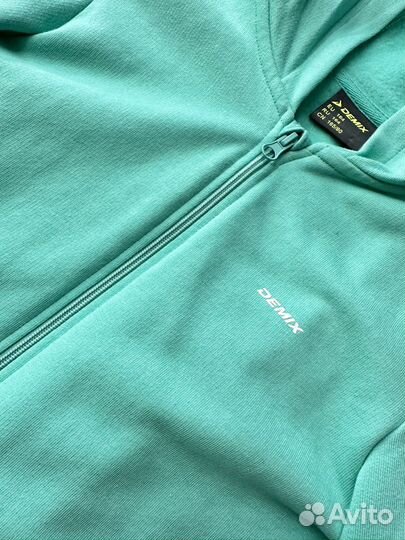 Толстовка на замке новая demix