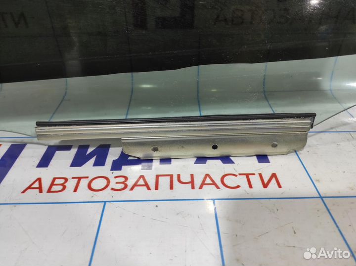 Стекло двери задней левой Toyota Corolla E18 68104