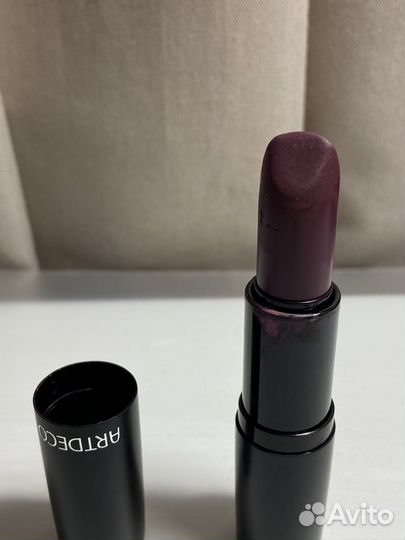 Фиолетовая помада